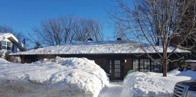 Maison enneigée avant intervention