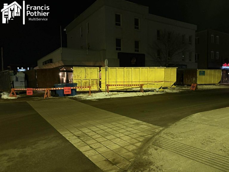 Conteneurs d’un important chantier de désencombrement à Shawinigan