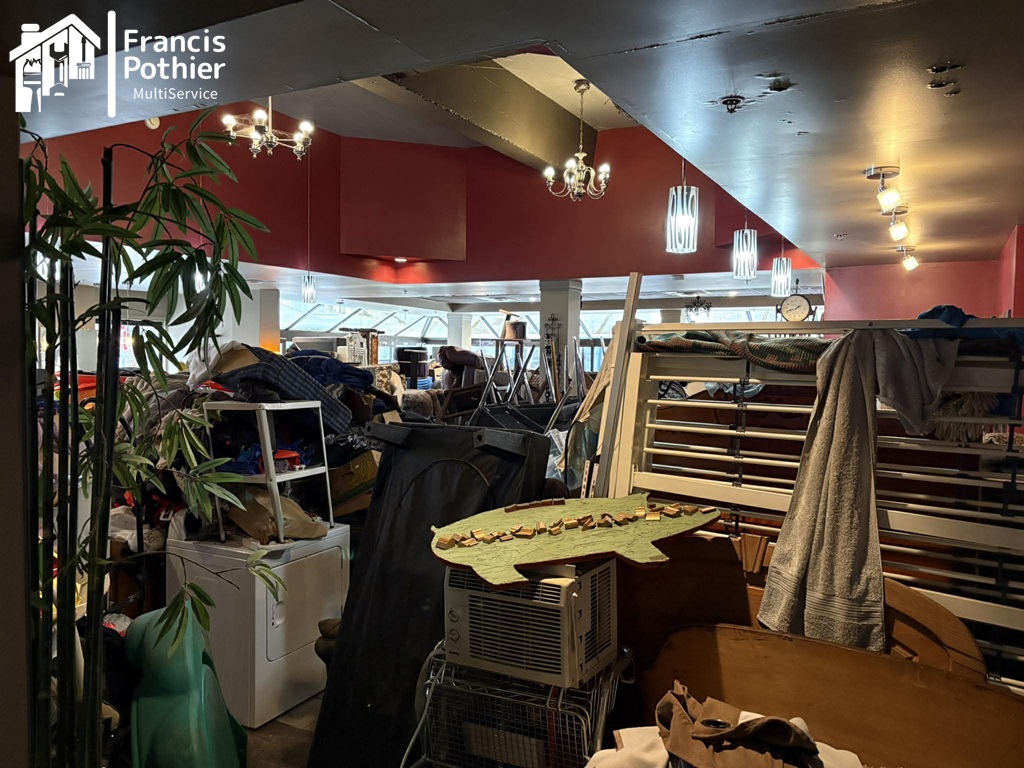 Avant le désencombrement d'un local commercial sur la 5e rue de la Pointe, Shawinigan