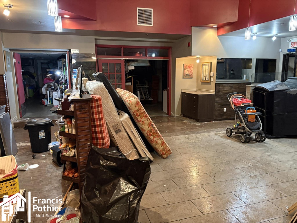 Pendant le désencombrement d'un local commercial sur la 5e rue de la Pointe, Shawinigan